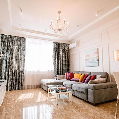 Appartamento Luxury For Business & Pleasure Royal 1 Kiev Esterno foto