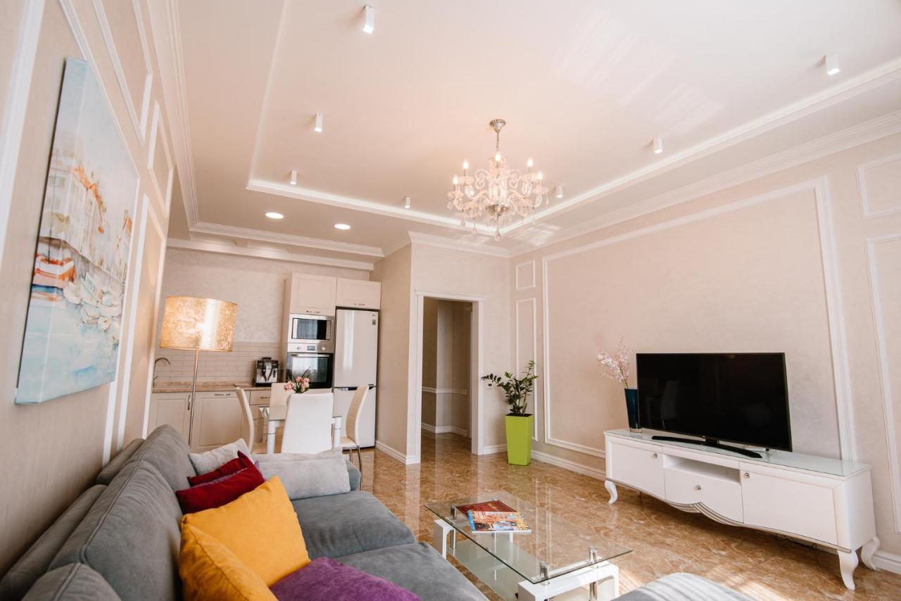Appartamento Luxury For Business & Pleasure Royal 1 Kiev Esterno foto