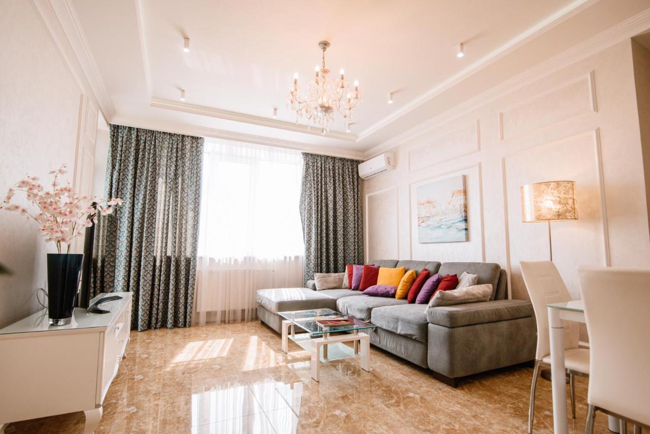 Appartamento Luxury For Business & Pleasure Royal 1 Kiev Esterno foto