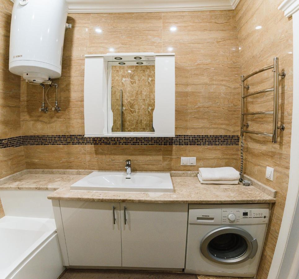 Appartamento Luxury For Business & Pleasure Royal 1 Kiev Esterno foto