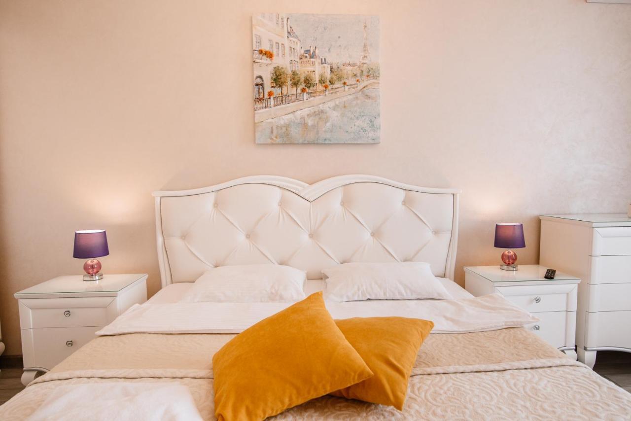 Appartamento Luxury For Business & Pleasure Royal 1 Kiev Esterno foto