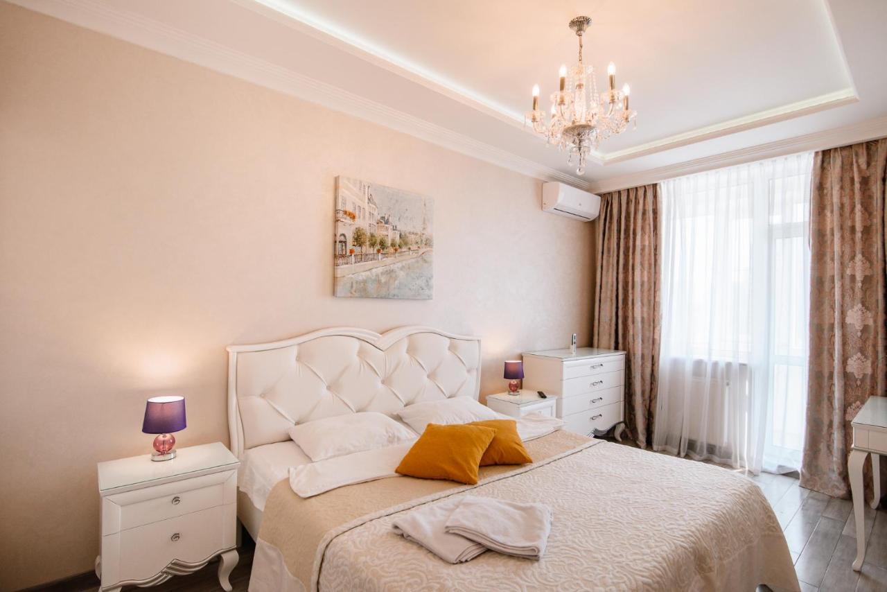Appartamento Luxury For Business & Pleasure Royal 1 Kiev Esterno foto